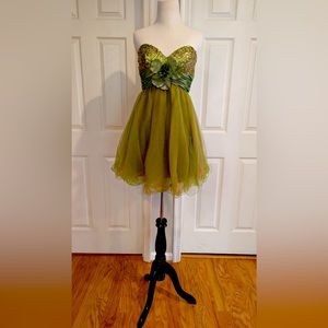 Size 8 Sherri Hill cocktail green with flower accent
